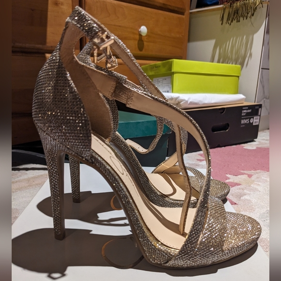 Shoes - Picture 1 of 4